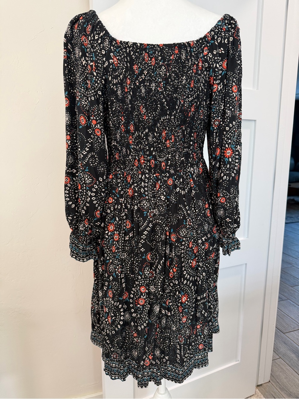 Angie Keyhole Cutout Black Floral Twist-Front Long Sleeve Boho Dress Size Large - Picture 4 of 9